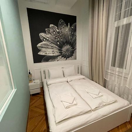 Flower Apartment Budapest Esterno foto